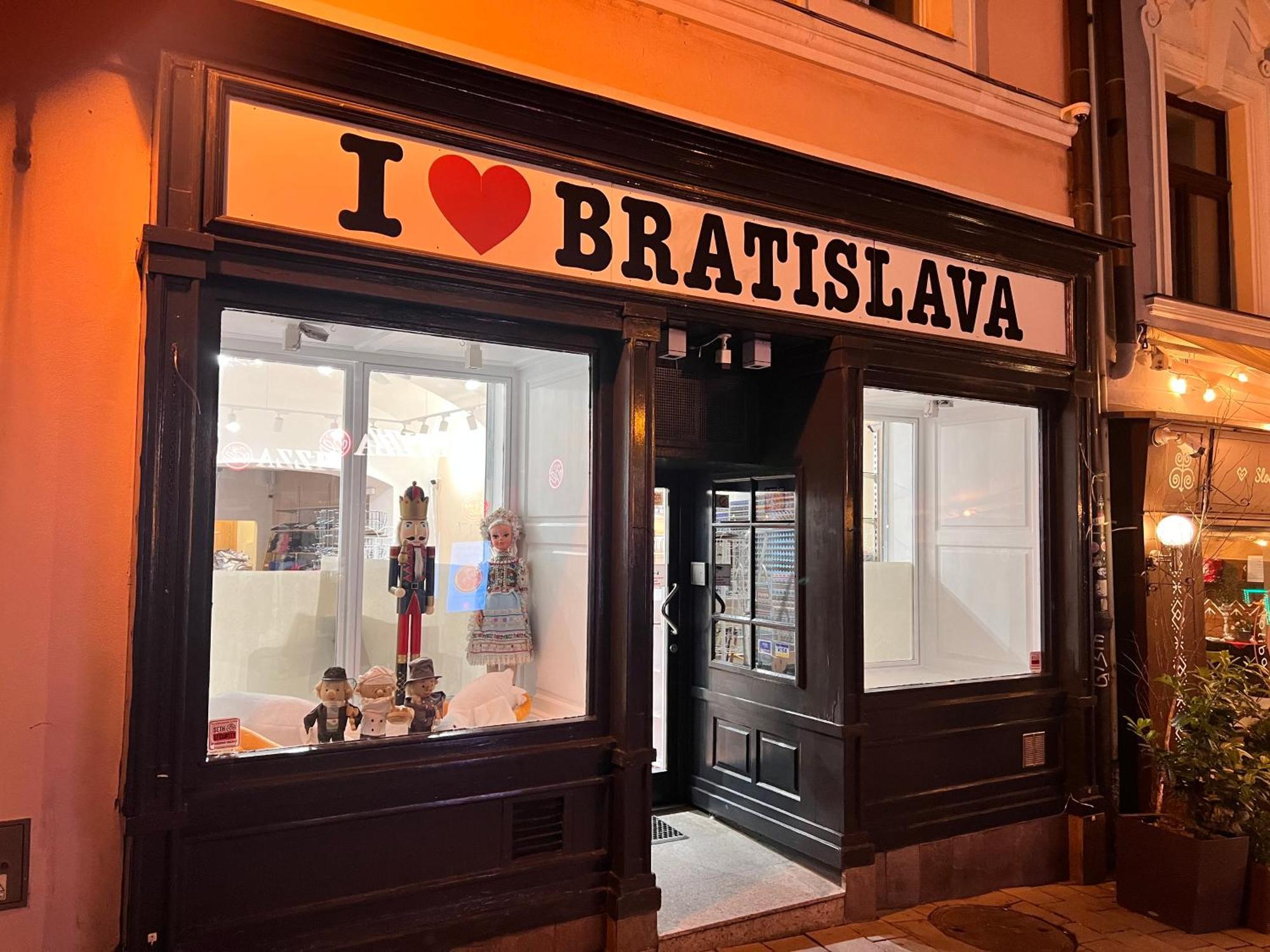 Netradicny Apartman V Centre Bratislava Exterior foto